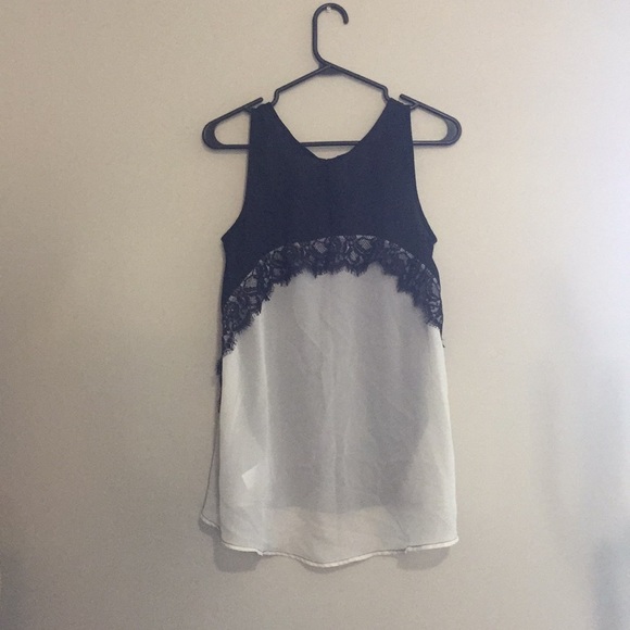 Black and white top - Picture 2 of 2